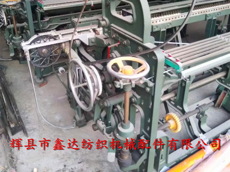 200劍桿織機設備側圖